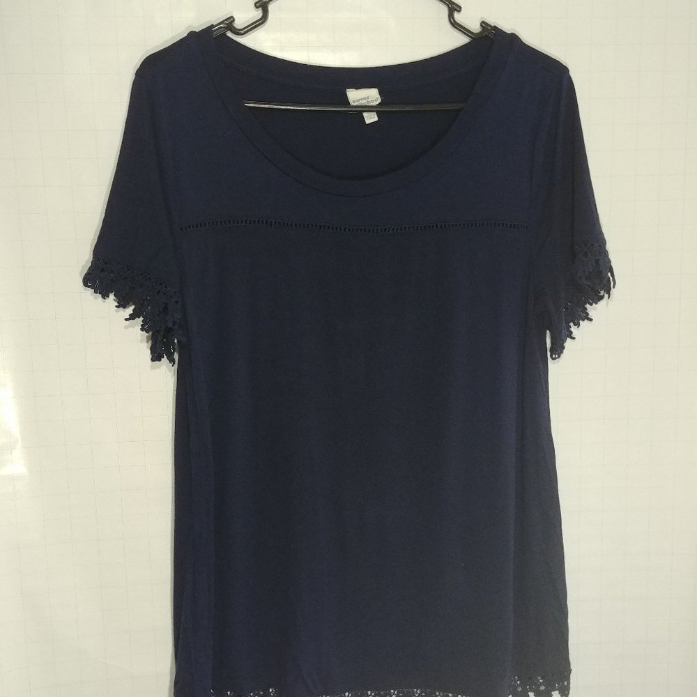 COVER STITCHED NAVY BLUE TOP LARGE WITH LACE SHORT